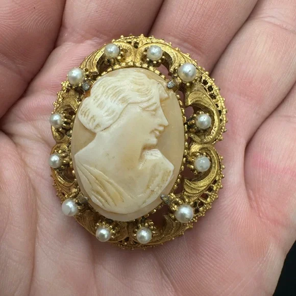 Vintage Florenza pin brooch pendant with crystals and seed pearls gold tone